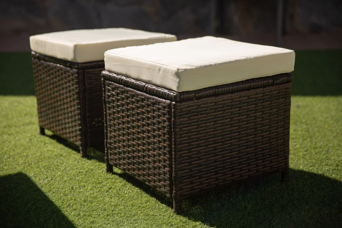 Sofa Rinconera + Mesa + 2 puffs de Ratan PE. Muebles de Jardin y Terraza - Image 6
